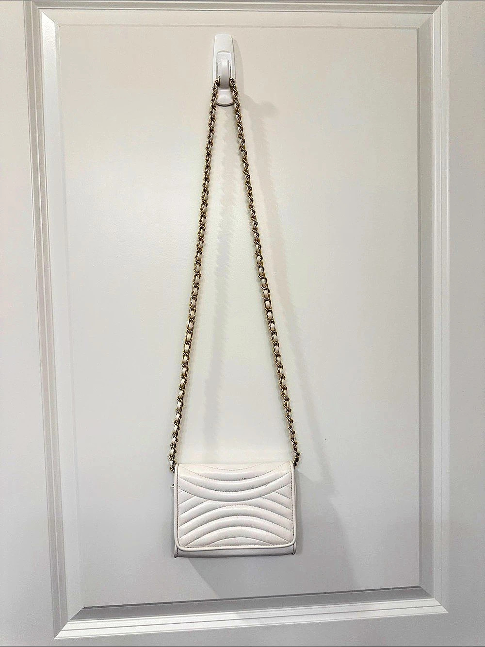 Gold braided strap shoulder bag in White